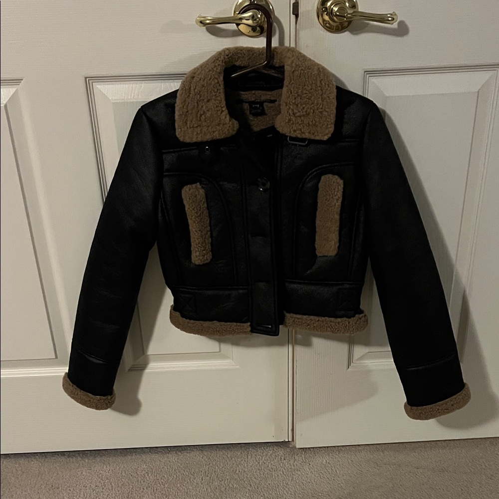 French Connection cropped Black and Brown Shearling Jacket. Size xs.
